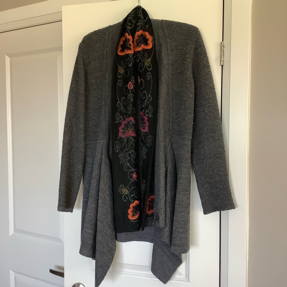 Elegant Gray Cardigan with Floral Scarf